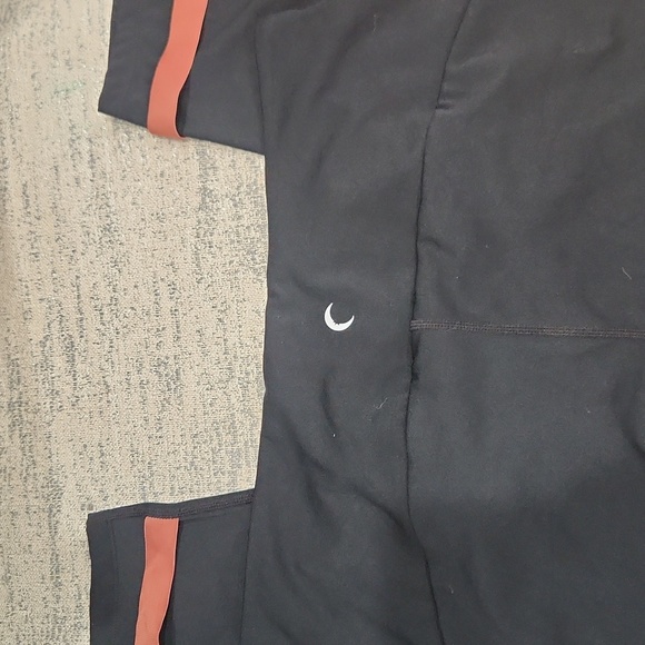 Zyia Black Leggings‎ with Rust Strap - Picture 4 of 4